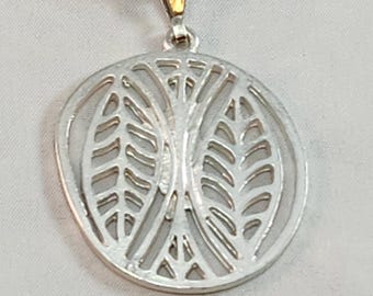 Zilveren set met filigraanhangerketting en oorbellen