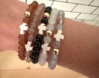 Set di braccialetti con croce: braccialetti dell'amicizia con perline turchesi, dorate e argentate