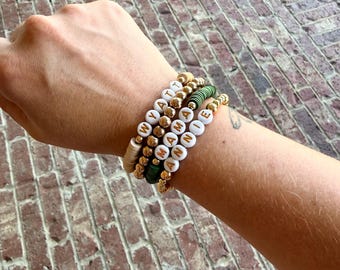 Set di braccialetti personalizzati per la mamma / Braccialetti per la mamma / Braccialetto con il nome del bambino per la mamma / Set regalo per la festa della mamma