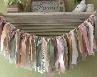 Hochzeitsgirlande – Shabby-Chic-Landhochzeitsdekoration, Hochzeitsdekoration aus Sackleinen und Spitze, rustikales Hochzeitsbanner im Vintage-Stil, Pfirsichrosa, Salbei