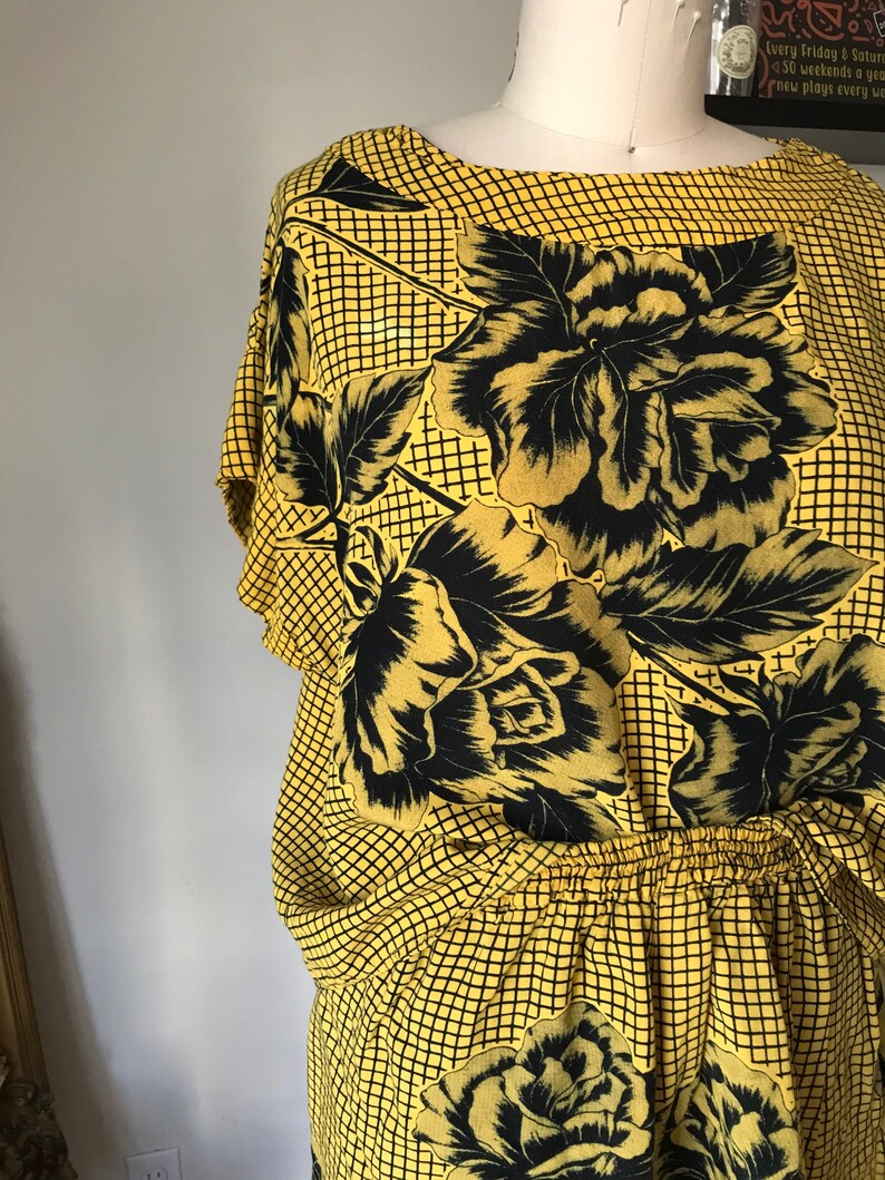 soft vintage yellow and black lounge wear set boxy top elastic waist shorts grid floral pattern