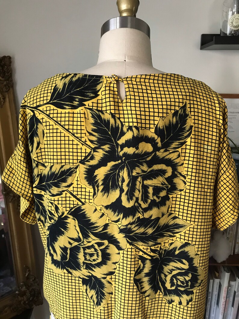 soft vintage yellow and black lounge wear set boxy top elastic waist shorts grid floral pattern