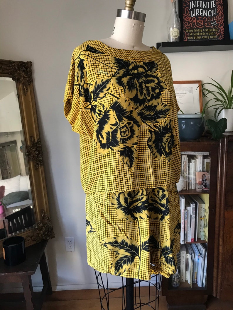 soft vintage yellow and black lounge wear set boxy top elastic waist shorts grid floral pattern