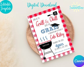Pode incluir: Um convite para uma festa de graduação em xadrez vermelho e branco com uma churrasqueira e o texto "Grill & Chill with the Grad" e "A graduation BBQ in honor of Cole Riley".