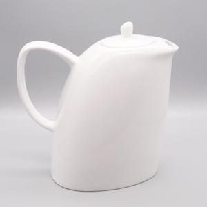 May include: A white ceramic teapot with a curved handle and a lid with a small knob. The teapot has a smooth, glossy finish and a spout for pouring. The design is minimalist and modern, suitable for serving tea.