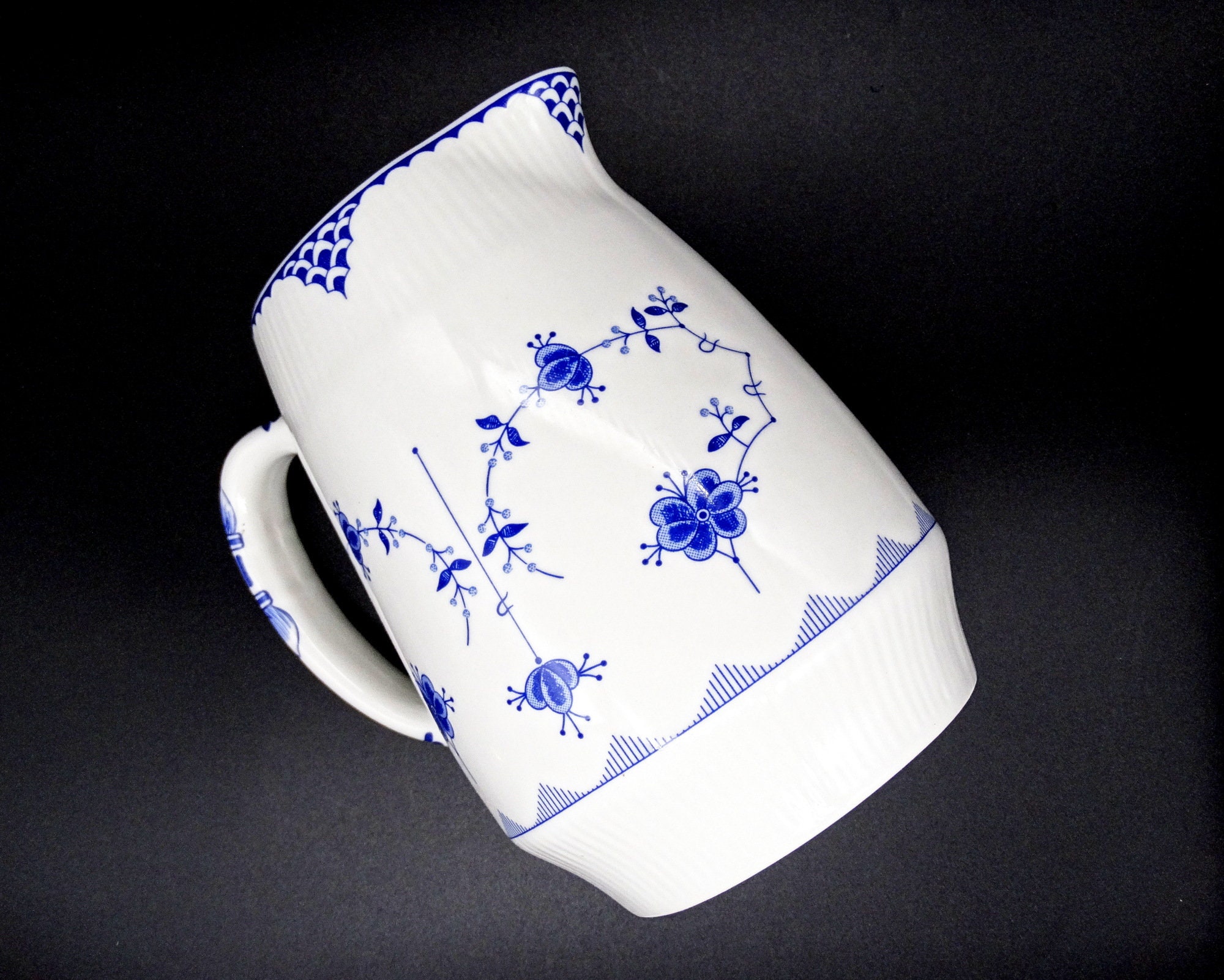 ヴィンテージ 彫刻　プレート　焼き物　瀬戸もの Vintage blue pottery - Etsy 日本