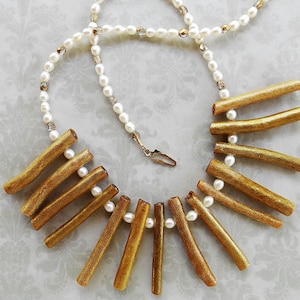 White Pearl and Coral Necklace, Coral and Pearl Boho Necklace, Coral and White Pearl Beaded Necklace