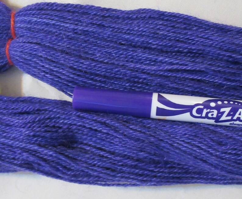 Iceberg Mini Flag Dark Horse Yarns Flag #409 White Blue Black 20 Gram 43 Yards
