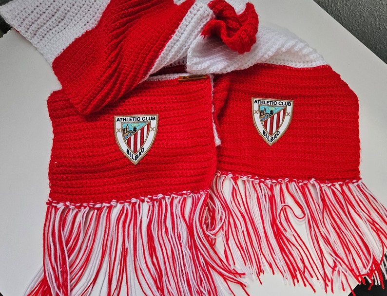 BUFANDA ATHLETIC DE BILBAO. 
TEJIDA A GANCHILLO.CROCHET. HAND MADE.