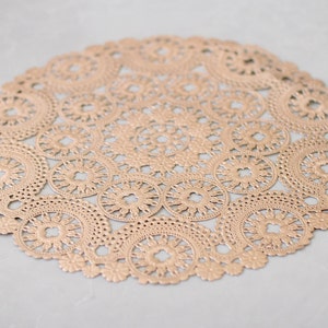 50 Metallic Rose Gold 10" Runde Medaillon-Doilien. Folien Spitzenpapier. Verwendung für Platzsets, Einladungen, Bombonieres, Gastliebe