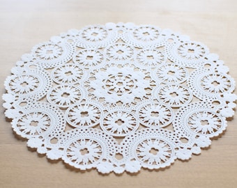 100 doilies de médaillon rond sailles blanches de 10 po. Français papier de dentelle. Utilisation pour Placemats, Invitations, Bombonieres, Favors