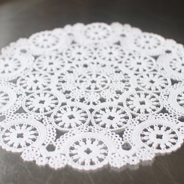 10 doilies de médaillon rond sailles de 10 po. Français papier de dentelle. Utilisation pour Placemats, Invitations, Bombonieres, Favors