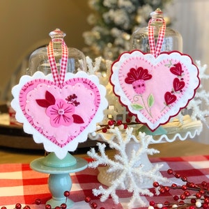 PDF PATTERN Flowering Felt ornament Pattern. Valentine felt diy craft ornament pink red scalloped heart