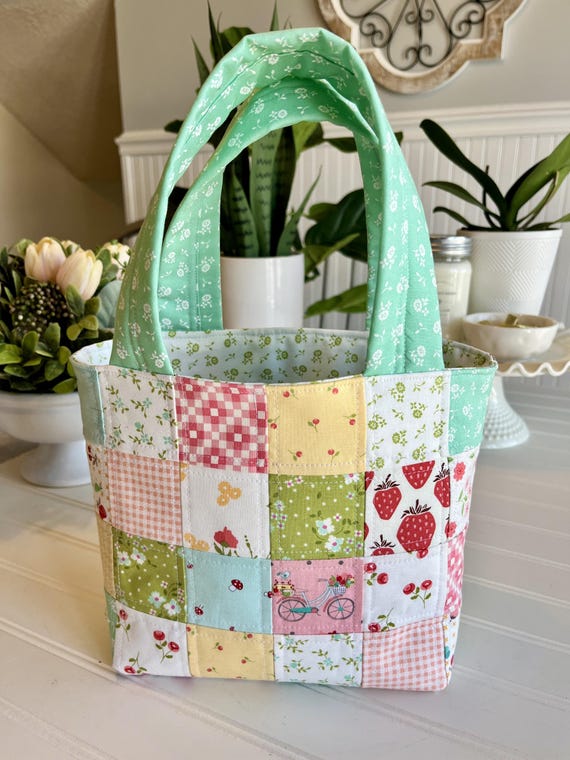 PDF Book Bag Sewing Pattern, Scrappy Quilted Tote Carry All