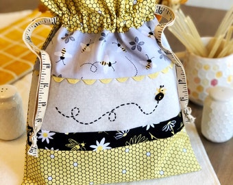 Bee Scrappy Drawstring Bag Sewing Pattern, Embroidery Template (PDF Pattern)