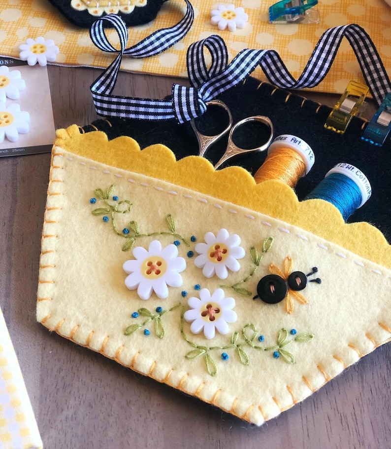 PDF Scissor case, scissor cozy, scissor holder pattern. Bee felt embroidered scissor case pattern. image 2