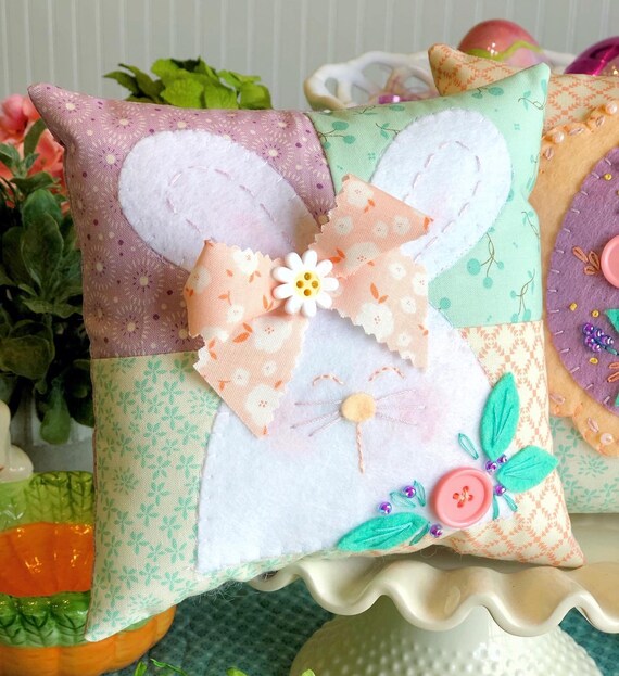 Scrappy Chic: Spring Flower Applique Pillow