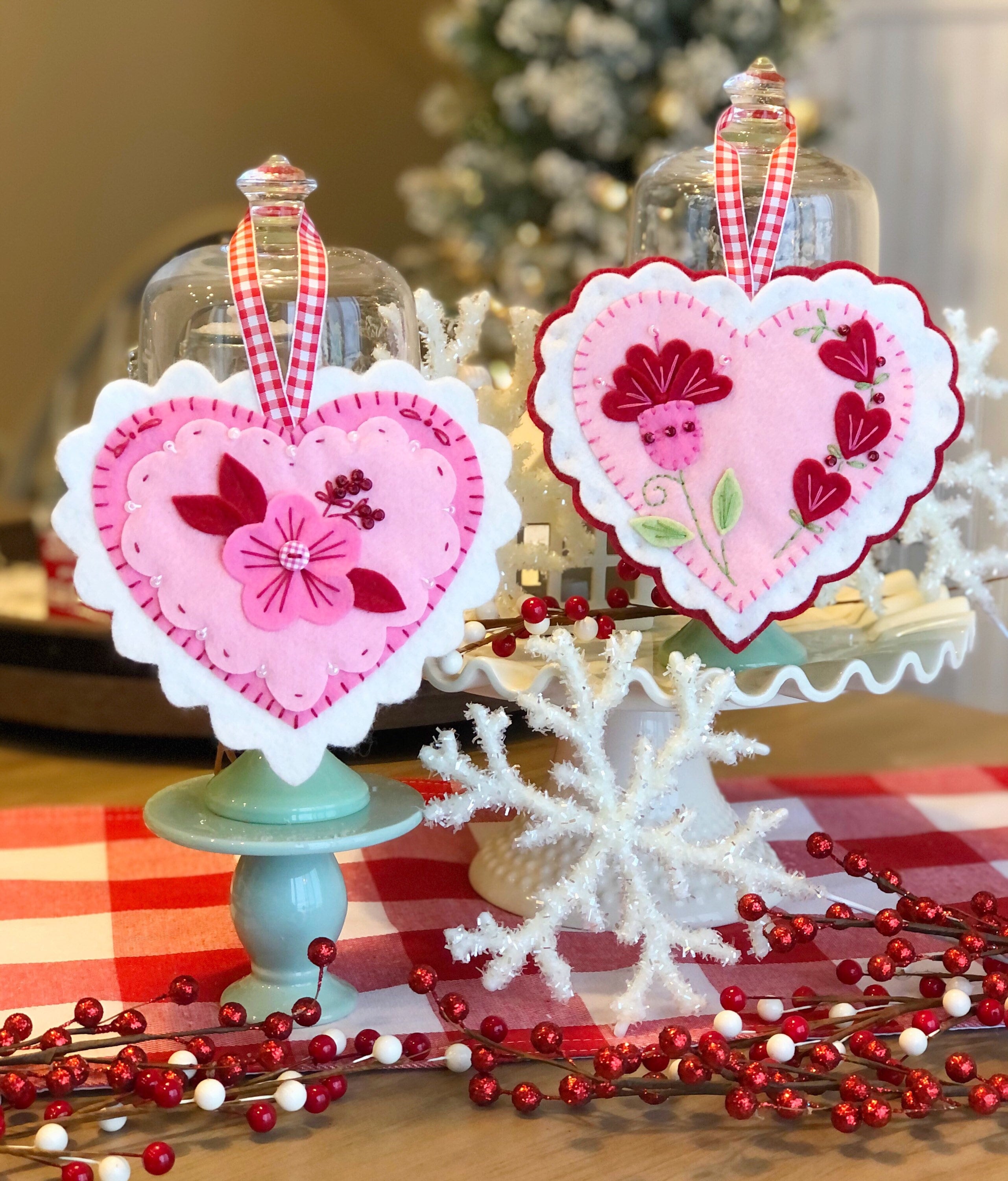PDF PATTERN Flowering Felt ornament Pattern. Valentine felt diy craft ornament pink red scalloped heart