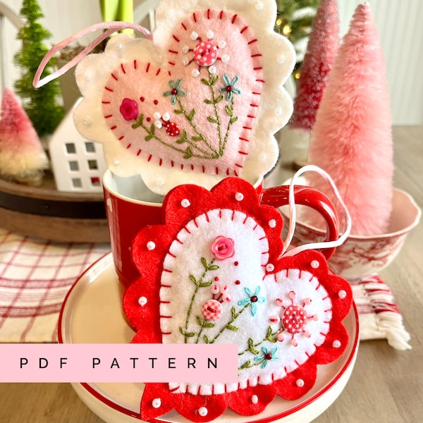 Molde em PDF para costura de enfeite de feltro em formato de coração bordado com bordas onduladas para o Dia dos Namorados, nas cores rosa e vermelho.