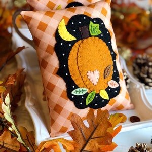 PDF pattern Starry Pumpkin mini pillow applique pumpkin