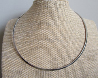 hypoallergenic stainless steel neckwire 3mm wide