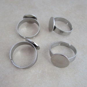 8 anillos en blanco hipoalergénicos de acero inoxidable ajustables de 12 mm, tamaño de almohadilla 6,5 EE. UU.