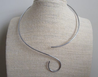 stainless steel neckwire with curve