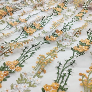 枝葉の花柄生地、黄色と白の花の刺繍レースチュール生地、花柄ドレス、パーティードレス、イブニングドレス、バースデードレス用