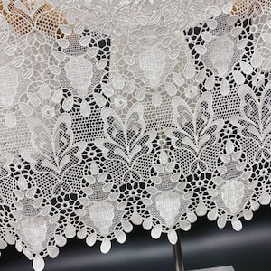 Pretty Guipure Lace Fabric, Leaf Flower Embroidery Venice Lace for Bridal Gown, Party Dress, Tablecloth, Costumes, Sewing Fabrics by Yard