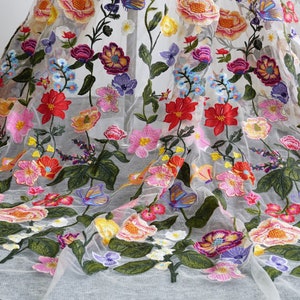 素晴らしい！牧歌的な花の刺繍チュール生地、プロムドレス、花柄ドレス、ウェディングドレス、イブニングガウンに最適な絶妙な花柄チュールレース生地