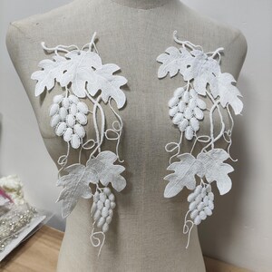 Venise Venice White Lace Grape Motif Sewing Applique - One pair
