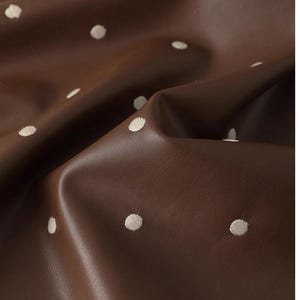 Tela de piel sintética con lindos lunares para abrigos, vestidos, faldas, vestidos de gala, disfraces de baile, alta costura, mesas y bolsos de primavera y otoño, por medio metro.
