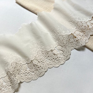 Witte/abrikozenbloem geborduurde katoenen rand, uitgeholde geschulpte bloemen katoengarens voor bruidsjurk, topjes, rok, gordijnen, ambachten