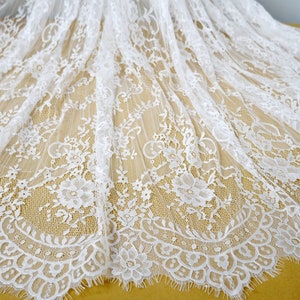 Cremeweißer Stoff mit Wimpernspitze, chantilly scalloped Stoff, weicher französischer Spitzenstoff, für Hochzeitaltar, Brautkleid, Spitzenhaube
