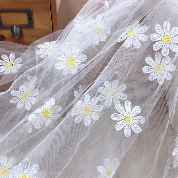 Preciosa tela de encaje Daisy blanco-amarillo, tela de tul Daisy, tela de encaje bordado, tela de vestido diy cortada a medida