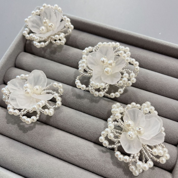 Applique de fleurs 3d blanc cassé, patch floral, pétales de perles lourdes avec perles pour la couture, décor de voile, appliques de mariée, casque de mariage