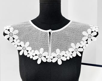 Lovely Flower Lace Collar, Fake Collar Patch, Milk Silk Hollowed Collar Applique, Detachable Collar with Buttons, Tops Dress Decor, Costumes