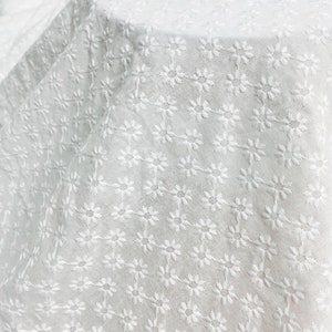 Tessuto di cotone con ricamo floreale, tessuto floreale con margherite per abiti da ragazza, abiti da sposa, camicette, costumi, tovaglie, tende, artigianato, cucito, pizzo