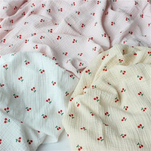 1 Yard Entzückende Kirschdrucke Doppel-Gauze Baby-Baumwollmusselin knittriger Stoff, Kleid-Rock-Gewebe-Bekleidungs-Material, 100% Baumwolle