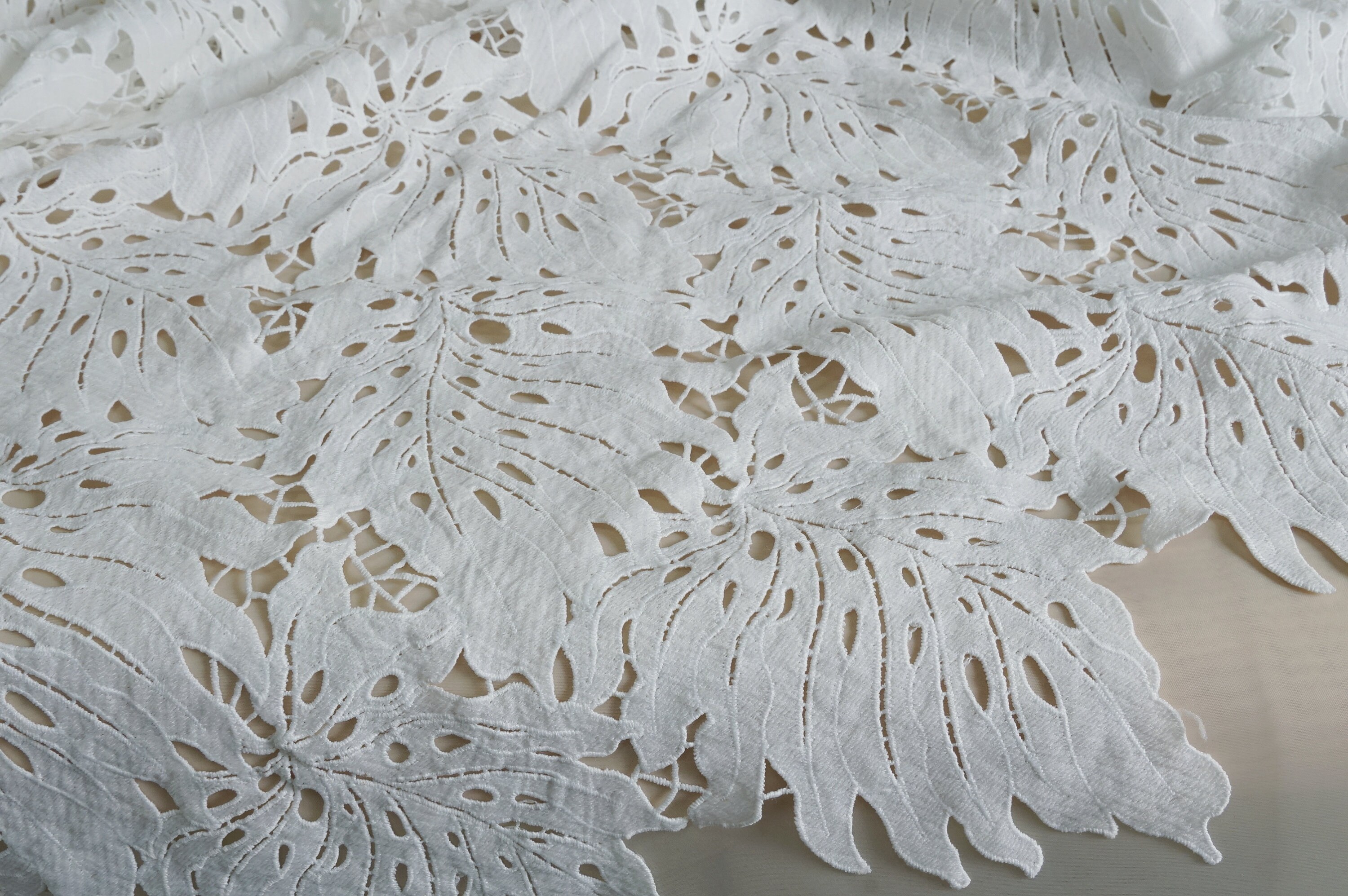 Large Leaf Guipure Lace Fabric, Delicate Floral Leaves Embroidery Lace Fabric for Wedding Gown, Bridal Dress Fabric, Costume, Tops Sewing