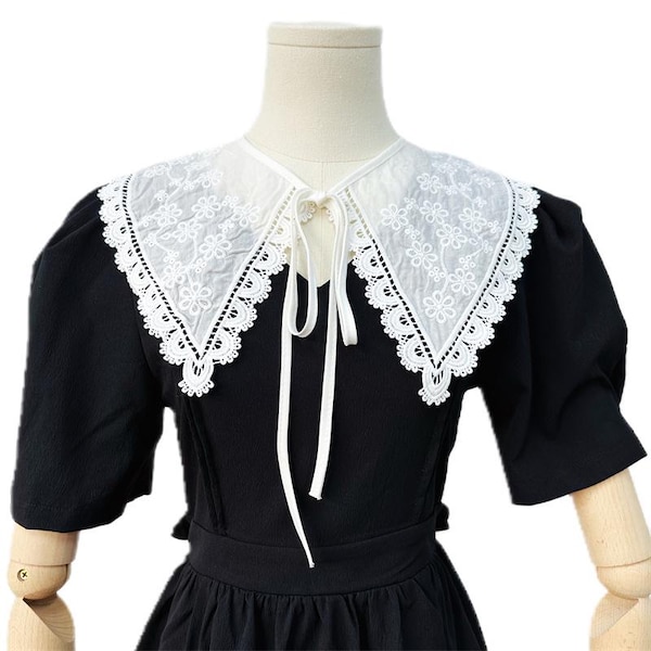 Col en dentelle florale de soie laiteuse, faux col appliqué en mousseline de soie, patchs de col brodés de fleurs festonnées, col pull amovible à lacets