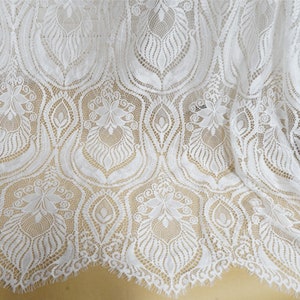 Herrlicher großer Blatt-Chantilly-Spitzen-Stoff, weg von der weißen französischen Wimpern-Spitze ausgebogten Stoff für Brautkleid, Ballkleid, Hochzeitsrobe