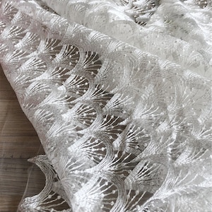 Zarte Jakobsmuschel Spitze Stoff In off white, Stickerei Mesh Spitze Stoff Für Tanzkostüm, Hochzeitsschleier, Kleid 130 cm breit