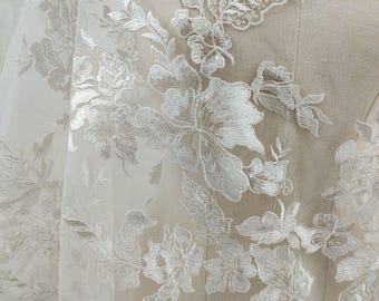 Beautiful Sequins Flower Embroidery Lace Fabric, Floral Embroidered Fabric for Wedding Dress, Bridal Veils, Evening Gown, Pageant Dress