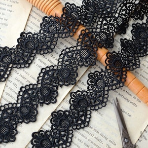 2 Yards Pretty Venice Lace Trim in Black, Narrow Venice Lace, Scalloped Lace Trim, Headband Lace, Wedding Veils Lace Necklace Lace Trims