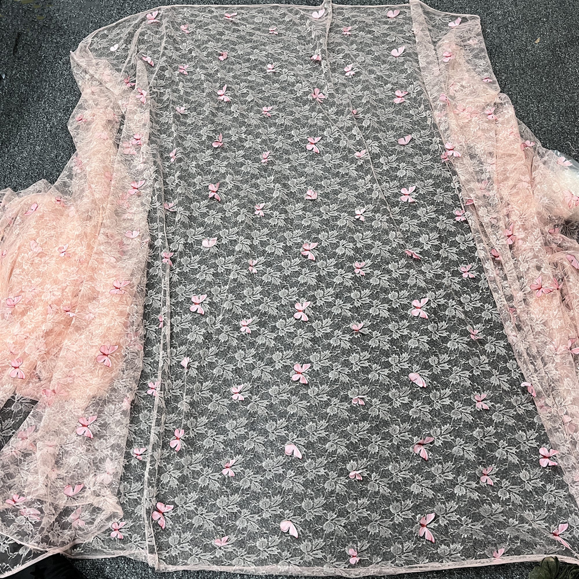BENECREAT Tessuto In Pizzo Con Farfalle 3D: Bianco, 2x1,74 M, Ricamato Per Abiti Da Sposa, Veli E Decorazioni Fai Da Te - 2