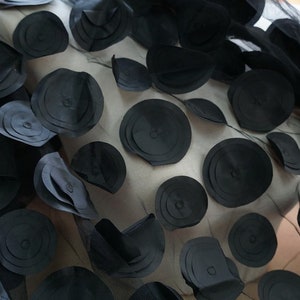 Tessuto in pizzo a petali 3D Circle, tessuto ricamato 3D per abito da damigella, abito da couture, cosplay, abito da sera, abito da festa