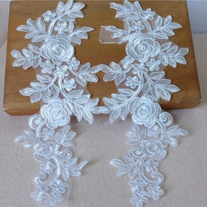 Hermoso aplique de encaje de marfil, aplique de encaje de Alencon con cordón, aplique de malla de flor de rosa con hilo, aplique de encaje para vestido de novia por par