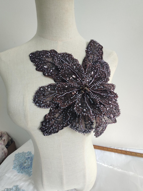 20 Fiori Applicati Con Paillettes Argentate E Perline Di Cristallo – 3,2 Cm, Da Cucire Su Abiti E Accessori