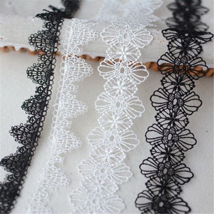 Zarte venezianische Spitzenborte in off white / schwarz, venezianische Spitze, handgemachter Spitzenborte, handgefertigt, für DIY Kleider, Kragen, Manschetten, Heimdeko, 2 Meter